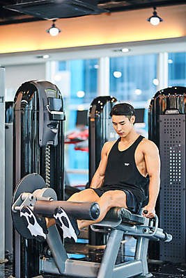 포토 JPG 전신 남자 다이어트 근육 실내 건강 한명 앉기 20대 성인 앞모습 운동 건강관리 운동기구 헬스 힘 헬스장 한국인 웨이트트레이닝 보디빌딩 보디빌더 레그컬 바디케어 복근 성인남자한명만 국내포토 1 뷰포인트 모션 관리 사람 동양인 청년 내부 남자한명만 성인남자만 파일형식