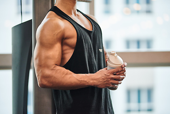 포토 JPG 남자 다이어트 근육 휴식 실내 건강 한명 서기 상반신 20대 성인 옆모습 운동 건강관리 헬스 기댐 힘 헬스장 한국인 웨이트트레이닝 보디빌딩 보디빌더 먹기 영양 단백질 바디케어 복근 성인남자한명만 단백질쉐이크 국내포토 1 뷰포인트 컨셉 모션 관리 사람 동양인 청년 내부 쉐이크 영양소 남자한명만 성인남자만 파일형식