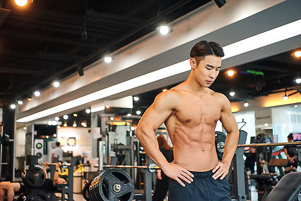 포토 JPG 남자 허리손 다이어트 근육 실내 건강 한명 상반신 20대 성인 앞모습 아웃포커스 운동 건강관리 헬스 힘 헬스장 한국인 웨이트트레이닝 보디빌딩 보디빌더 바디케어 복근 성인남자한명만 국내포토 1 뷰포인트 포즈 촬영기법 관리 사람 동양인 청년 내부 남자한명만 성인남자만 파일형식