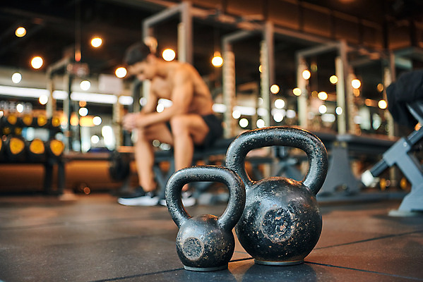 포토 JPG 전신 남자 다이어트 근육 실내 건강 한명 앉기 20대 성인 옆모습 아웃포커스 운동 건강관리 헬스 힘 헬스장 한국인 웨이트트레이닝 보디빌딩 보디빌더 바디케어 복근 케틀벨 성인남자한명만 국내포토 1 뷰포인트 모션 촬영기법 관리 사람 동양인 청년 내부 남자한명만 성인남자만 파일형식