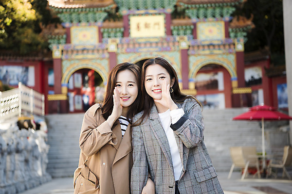 포토 JPG 주간 여자 여행 포즈 백그라운드 서기 미소 사람 상반신 20대 성인 야외 앞모습 친구 사진촬영 우정 한국인 여대생 차이나타운 동인천 국내포토 자연요소 대학생 뷰포인트 관계 모션 표정 동양인 청년 관광지 촬영 인천 파일형식