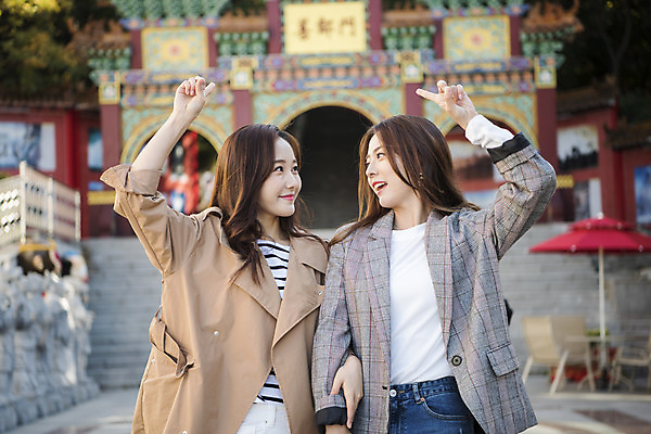 포토 JPG 주간 여자 여행 포즈 백그라운드 서기 미소 사람 상반신 20대 성인 야외 앞모습 친구 사진촬영 우정 한국인 여대생 차이나타운 동인천 국내포토 자연요소 대학생 뷰포인트 관계 모션 표정 동양인 청년 관광지 촬영 인천 파일형식