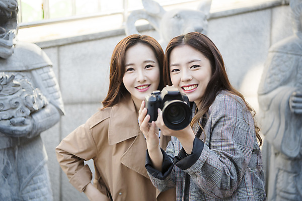 포토 JPG 주간 응시 여자 여행 서기 미소 들기 사람 상반신 20대 성인 야외 두명 앞모습 옆모습 친구 동상 카메라 사진촬영 우정 한국인 십이지신 즐거움 여대생 차이나타운 성인여자만 동인천 국내포토 자연요소 시선 감정 대학생 뷰포인트 관계 모션 표정 동양인 청년 관광지 전자제품 조형물 촬영 기념물 인천 여자만 성인만 파일형식