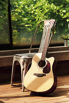 포토 JPG 스튜디오촬영 악기 음악 의자 현악기 문화예술 실내 취미 사람없음 기타 통기타 서양악기 음악교육 음악치료 발현악기 국내포토 교육 가구 내부 치료 파일형식