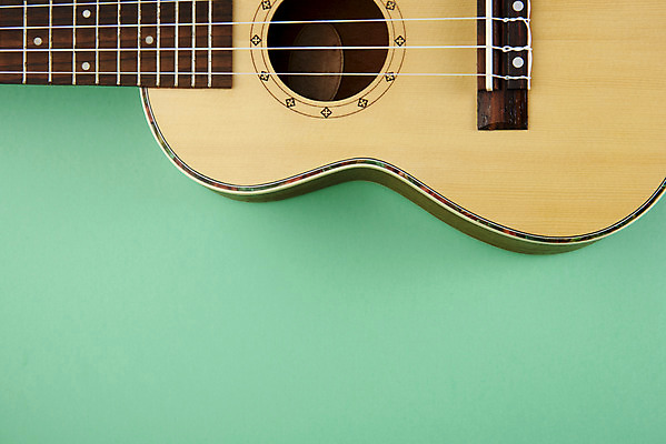 포토 JPG 스튜디오촬영 악기 음악 현악기 문화예술 실내 취미 사람없음 기타 통기타 서양악기 음악교육 초록배경 음악치료 발현악기 국내포토 교육 백그라운드 내부 치료 초록색 파일형식