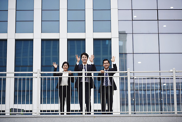 포토 JPG 주간 전신 여자 남자 중년 회사 협력 서기 정장 성인 야외 앞모습 세명 비즈니스라이프 한국인 발코니 직장인 비즈니스맨 비즈니스우먼 상사 동료 부하 손인사 빌딩숲 부하직원 판교 국내포토 자연요소 직업 라이프스타일 옷 뷰포인트 비즈니스 관계 모션 사람 동양인 빌딩 인사 분당 파일형식