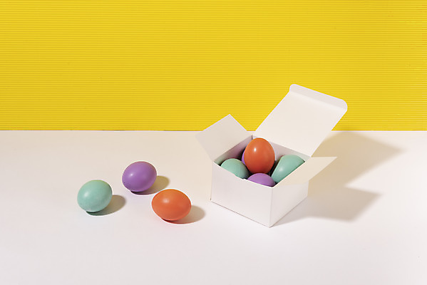 포토 JPG 스튜디오촬영 실내 누끼 사람없음 상자 하이앵글 컬러풀 계란 여러개 오브젝트 국내포토 뷰포인트 컬러 다수 내부 알 파일형식