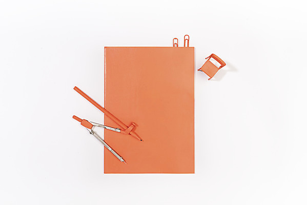 포토 JPG 스튜디오촬영 의자 문구용품 실내 누끼 사람없음 하이앵글 필기구 연필 사무용품 공책 수학 오브젝트 흰배경 클립 컴파스 수학교육 플랫레이 코랄 국내포토 교육 뷰포인트 컬러 가구 백그라운드 교과목 학용품 내부 흰색 플랫 파일형식