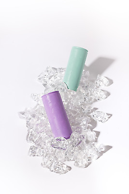 포토 JPG 스튜디오촬영 실내 누끼 사람없음 여름 하이앵글 컬러풀 보라색 얼음 캔 시원함 오브젝트 흰배경 민트색 캔음료 플랫레이 국내포토 자연요소 계절 음료 뷰포인트 컬러 백그라운드 내부 흰색 플랫 파일형식