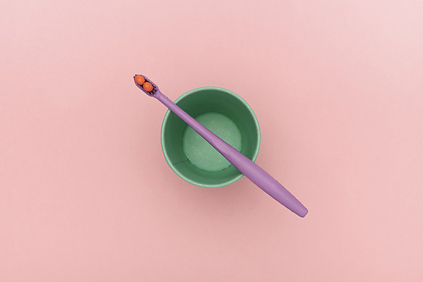 포토 JPG 스튜디오촬영 실내 치과 누끼 사람없음 하이앵글 컬러풀 양치 칫솔 오브젝트 치약 양치컵 치아건강 플랫레이 분홍색배경 국내포토 뷰포인트 분홍색 컬러 백그라운드 건강 병원 내부 컵 위생용품 청결 플랫 파일형식