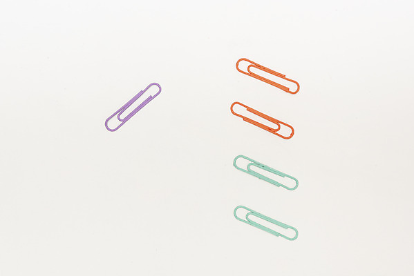 포토 JPG 스튜디오촬영 문구용품 실내 누끼 사람없음 하이앵글 컬러풀 사무용품 여러개 오브젝트 흰배경 클립 고정 플랫레이 국내포토 뷰포인트 컬러 다수 백그라운드 내부 흰색 플랫 파일형식