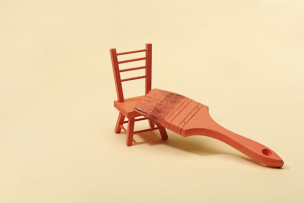 포토 JPG 스튜디오촬영 의자 실내 미술 누끼 사람없음 페인트 오브젝트 페인트붓 베이지색배경 국내포토 가구 백그라운드 문화예술 내부 붓 베이지색 파일형식