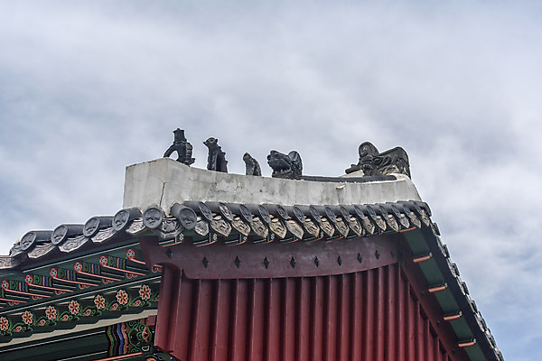 포토 JPG 주간 구름 한국전통 로우앵글 여행 유적지 하늘 지붕 풍경 사람없음 야외 여름 관광지 세계문화유산 문화재 역사 한국사 조선시대 어처구니 영녕릉 잡상 조선왕릉 효종릉 국내포토 여주시 자연요소 전통 계절 뷰포인트 고건축 한국 기와 경기도 여주 왕릉 파일형식 여주_지역