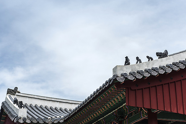 포토 JPG 주간 구름 한국전통 로우앵글 여행 유적지 하늘 풍경 사람없음 야외 여름 관광지 세계문화유산 문화재 역사 한국사 조선시대 기와지붕 어처구니 영녕릉 잡상 정자각 조선왕릉 효종릉 국내포토 여주시 자연요소 전통 계절 뷰포인트 고건축 지붕 한국 기와 경기도 여주 왕릉 파일형식 여주_지역