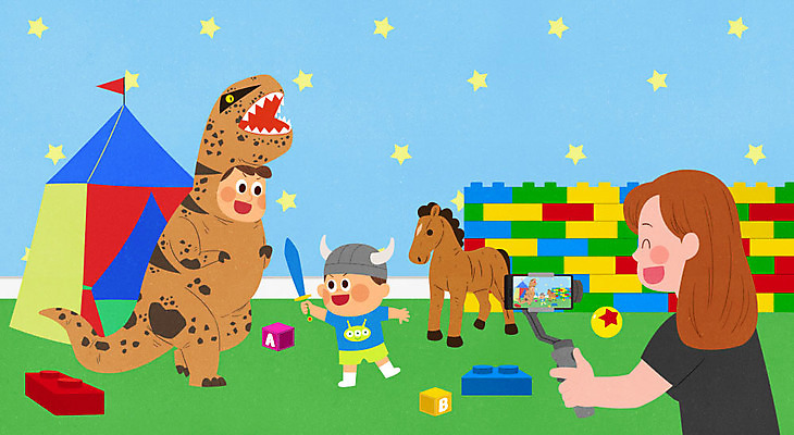 PSD 아들 어린이 일러스트 가족 엄마 사람 소년 성인 세명 스마트폰 컬러풀 장난감 촬영 놀이방 아빠 즐거움 공룡 촬영장비 크리에이터 1인미디어 국내일러스트 직업 남자 감정 컬러 관계 파충류 핸드폰 스마트기기 도구 방송 파일형식