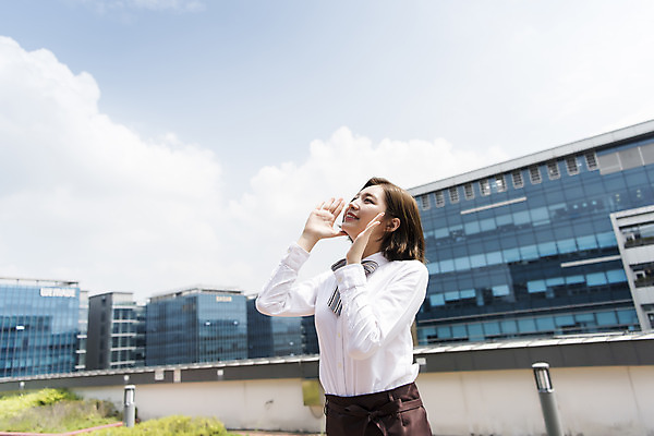 포토 JPG 주간 여학생 여자 대학생 대학생라이프 휴식 한명 서기 손짓 상반신 20대 청년 성인 야외 옆모습 청춘 외침 카페 한국인 옥상 열정 바리스타 여대생 아르바이트 성인여자한명만 최저임금 비정규직 국내포토 자연요소 직업 1 학생 라이프스타일 감정 뷰포인트 컨셉 비즈니스 모션 사람 동양인 경제 상점 소리 여자한명만 성인여자만 파일형식