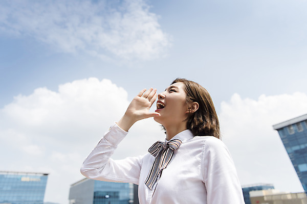 포토 JPG 주간 여학생 여자 대학생 로우앵글 대학생라이프 휴식 한명 서기 손짓 상반신 20대 청년 성인 야외 옆모습 청춘 외침 카페 한국인 옥상 열정 바리스타 여대생 아르바이트 성인여자한명만 최저임금 비정규직 국내포토 자연요소 직업 1 학생 라이프스타일 감정 뷰포인트 컨셉 비즈니스 모션 사람 동양인 경제 상점 소리 여자한명만 성인여자만 파일형식