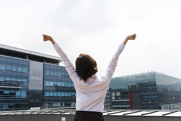 포토 JPG 주간 여학생 여자 대학생 대학생라이프 휴식 한명 서기 상반신 20대 청년 성인 야외 뒷모습 청춘 카페 한국인 옥상 기지개 열정 바리스타 여대생 아르바이트 성인여자한명만 최저임금 비정규직 국내포토 자연요소 직업 1 학생 라이프스타일 감정 뷰포인트 컨셉 비즈니스 모션 사람 동양인 경제 상점 여자한명만 성인여자만 파일형식