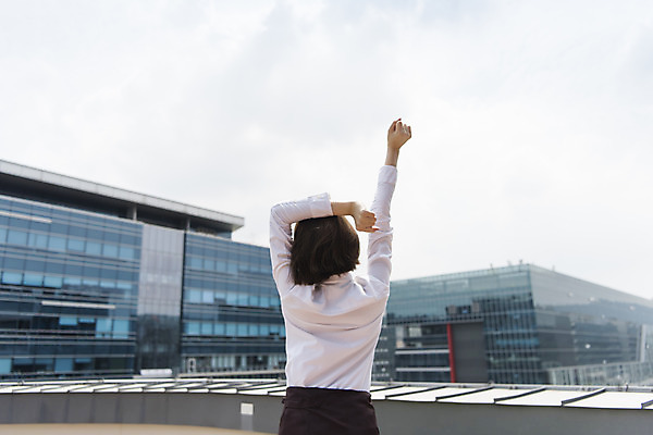 포토 JPG 주간 여학생 여자 대학생 대학생라이프 휴식 한명 서기 상반신 20대 청년 성인 야외 뒷모습 청춘 카페 한국인 옥상 기지개 열정 바리스타 여대생 아르바이트 성인여자한명만 최저임금 비정규직 국내포토 자연요소 직업 1 학생 라이프스타일 감정 뷰포인트 컨셉 비즈니스 모션 사람 동양인 경제 상점 여자한명만 성인여자만 파일형식