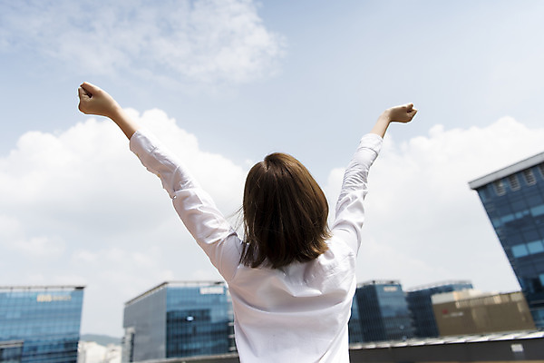 포토 JPG 주간 여학생 여자 대학생 대학생라이프 휴식 한명 서기 상반신 20대 청년 성인 야외 뒷모습 청춘 카페 한국인 옥상 기지개 열정 바리스타 여대생 아르바이트 성인여자한명만 최저임금 비정규직 국내포토 자연요소 직업 1 학생 라이프스타일 감정 뷰포인트 컨셉 비즈니스 모션 사람 동양인 경제 상점 여자한명만 성인여자만 파일형식