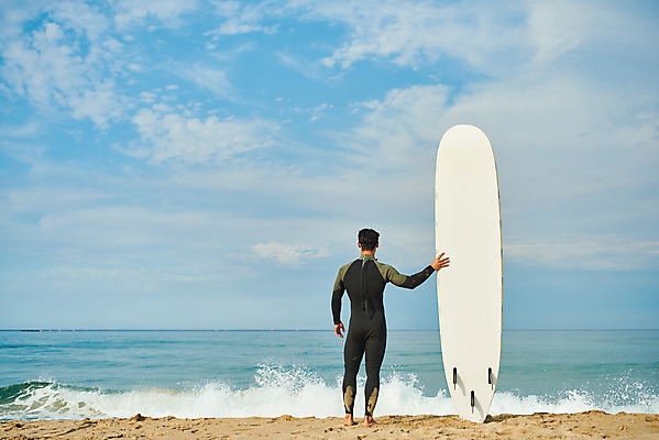 포토 JPG 주간 전신 라이프스타일 남자 수영복 스포츠 파도 바다 맨라이프 휴가 한명 서기 20대 성인 취미 해변 야외 뒷모습 여름 레포츠 청춘 운동 한국인 서핑보드 서핑 익스트림스포츠 양양군 하조대해수욕장 성인남자한명만 액티비티 국내포토 자연요소 1 옷 계절 뷰포인트 컨셉 모션 레저 건강 사람 동양인 청년 생활 수상스포츠 보드_스포츠 해수욕장 강원도 양양 남자한명만 성인남자만 파일형식