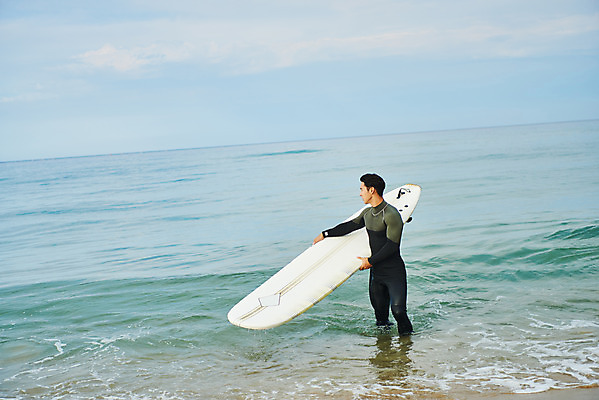 포토 JPG 주간 라이프스타일 남자 수영복 스포츠 바다 맨라이프 휴가 한명 들기 상반신 20대 성인 취미 해변 야외 옆모습 여름 레포츠 청춘 운동 한국인 서핑보드 서핑 익스트림스포츠 양양군 하조대해수욕장 성인남자한명만 액티비티 국내포토 자연요소 1 옷 계절 뷰포인트 컨셉 모션 레저 건강 사람 동양인 청년 생활 수상스포츠 보드_스포츠 해수욕장 강원도 양양 남자한명만 성인남자만 파일형식