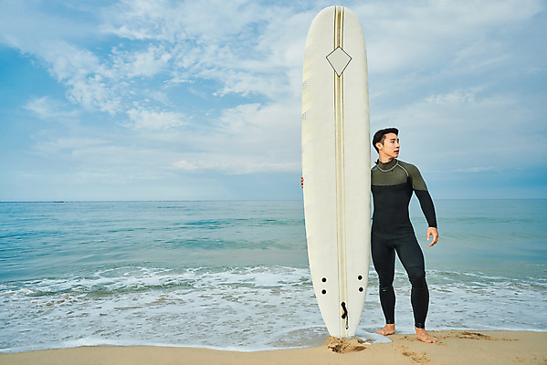 포토 JPG 주간 전신 라이프스타일 응시 남자 수영복 스포츠 바다 맨라이프 휴가 한명 서기 20대 성인 취미 해변 야외 앞모습 여름 레포츠 청춘 운동 한국인 서핑보드 서핑 익스트림스포츠 양양군 하조대해수욕장 성인남자한명만 액티비티 국내포토 자연요소 1 시선 옷 계절 뷰포인트 컨셉 모션 레저 건강 사람 동양인 청년 생활 수상스포츠 보드_스포츠 해수욕장 강원도 양양 남자한명만 성인남자만 파일형식