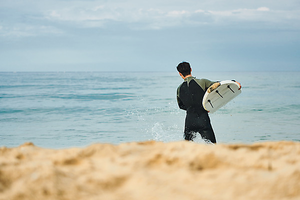 포토 JPG 주간 라이프스타일 남자 수영복 스포츠 바다 맨라이프 휴가 한명 서기 들기 상반신 20대 성인 취미 해변 야외 뒷모습 여름 레포츠 청춘 운동 한국인 서핑보드 서핑 익스트림스포츠 양양군 하조대해수욕장 성인남자한명만 액티비티 국내포토 자연요소 1 옷 계절 뷰포인트 컨셉 모션 레저 건강 사람 동양인 청년 생활 수상스포츠 보드_스포츠 해수욕장 강원도 양양 남자한명만 성인남자만 파일형식