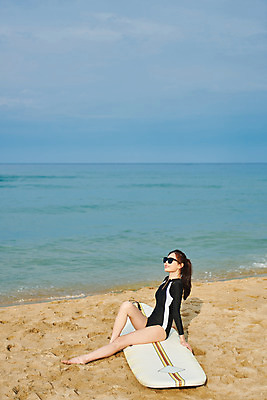 포토 JPG 주간 전신 구름 라이프스타일 응시 여자 수영복 스포츠 바다 하늘 휴가 한명 앉기 20대 성인 취미 해변 야외 옆모습 여름 레포츠 청춘 선글라스 운동 한국인 서핑보드 서핑 익스트림스포츠 양양군 하조대해수욕장 성인여자한명만 액티비티 국내포토 자연요소 1 시선 옷 계절 안경 뷰포인트 컨셉 모션 레저 건강 사람 동양인 청년 생활 수상스포츠 보드_스포츠 해수욕장 강원도 양양 여자한명만 성인여자만 파일형식