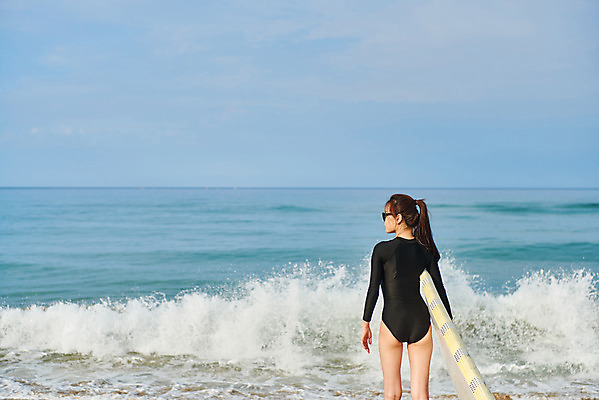 포토 JPG 주간 라이프스타일 응시 여자 수영복 스포츠 파도 바다 휴가 한명 들기 상반신 20대 성인 취미 해변 야외 뒷모습 여름 레포츠 청춘 운동 한국인 서핑보드 서핑 익스트림스포츠 양양군 하조대해수욕장 성인여자한명만 액티비티 국내포토 자연요소 1 시선 옷 계절 뷰포인트 컨셉 모션 레저 건강 사람 동양인 청년 생활 수상스포츠 보드_스포츠 해수욕장 강원도 양양 여자한명만 성인여자만 파일형식