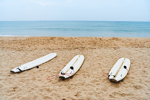 포토 JPG 주간 라이프스타일 스포츠 바다 휴가 취미 해변 사람없음 야외 여름 레포츠 모래사장 운동 서핑보드 세개 서핑 익스트림스포츠 양양군 하조대해수욕장 액티비티 국내포토 자연요소 계절 레저 건강 3 생활 수상스포츠 보드_스포츠 해수욕장 강원도 양양 파일형식