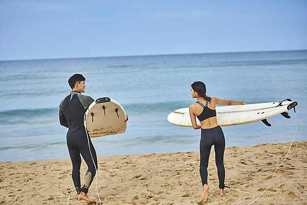 포토 JPG 주간 전신 라이프스타일 커플 여자 남자 수영복 스포츠 바다 휴가 건강 들기 20대 성인 취미 해변 야외 두명 뒷모습 여름 레포츠 청춘 운동 걷기 한국인 서핑보드 서핑 익스트림스포츠 양양군 하조대해수욕장 성인만 액티비티 국내포토 자연요소 옷 계절 뷰포인트 컨셉 관계 모션 레저 사람 동양인 청년 생활 수상스포츠 보드_스포츠 해수욕장 강원도 양양 파일형식