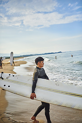 포토 JPG 주간 전신 라이프스타일 남자 수영복 스포츠 바다 맨라이프 휴가 한명 들기 20대 성인 취미 해변 야외 옆모습 여름 레포츠 청춘 운동 걷기 한국인 서핑보드 서핑 익스트림스포츠 양양군 하조대해수욕장 성인남자한명만 액티비티 국내포토 자연요소 1 옷 계절 뷰포인트 컨셉 모션 레저 건강 사람 동양인 청년 생활 수상스포츠 보드_스포츠 해수욕장 강원도 양양 남자한명만 성인남자만 파일형식
