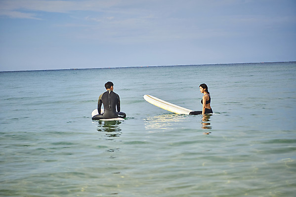 포토 JPG 주간 라이프스타일 커플 여자 남자 수영복 스포츠 바다 휴가 건강 앉기 상반신 20대 성인 취미 해변 야외 두명 뒷모습 여름 레포츠 청춘 운동 마주보기 한국인 서핑보드 서핑 익스트림스포츠 양양군 하조대해수욕장 성인만 액티비티 국내포토 자연요소 옷 계절 뷰포인트 컨셉 관계 모션 레저 사람 동양인 청년 생활 수상스포츠 보드_스포츠 해수욕장 강원도 양양 파일형식