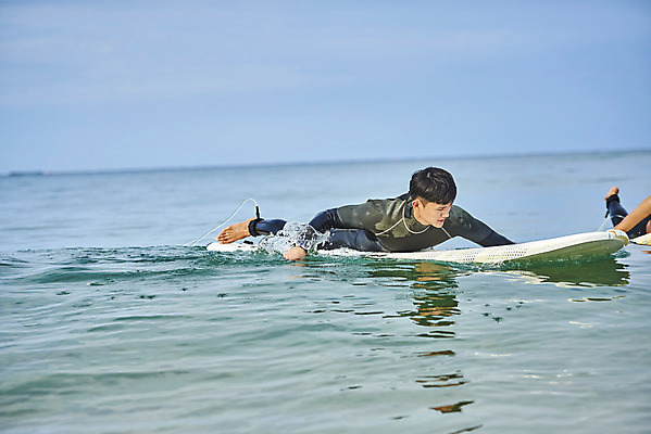 포토 JPG 주간 라이프스타일 남자 수영복 엎드리기 스포츠 바다 맨라이프 휴가 한명 상반신 20대 성인 취미 해변 야외 옆모습 여름 레포츠 청춘 운동 한국인 서핑보드 서핑 익스트림스포츠 양양군 하조대해수욕장 성인남자한명만 액티비티 국내포토 자연요소 1 옷 계절 뷰포인트 컨셉 모션 레저 건강 사람 동양인 청년 생활 수상스포츠 보드_스포츠 해수욕장 강원도 양양 남자한명만 성인남자만 파일형식