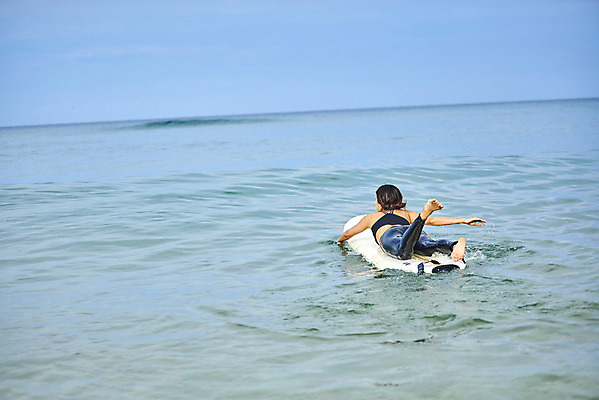 포토 JPG 주간 전신 라이프스타일 여자 수영복 엎드리기 스포츠 바다 휴가 한명 20대 성인 취미 해변 야외 뒷모습 여름 레포츠 청춘 운동 한국인 서핑보드 서핑 익스트림스포츠 양양군 하조대해수욕장 성인여자한명만 액티비티 국내포토 자연요소 1 옷 계절 뷰포인트 컨셉 모션 레저 건강 사람 동양인 청년 생활 수상스포츠 보드_스포츠 해수욕장 강원도 양양 여자한명만 성인여자만 파일형식