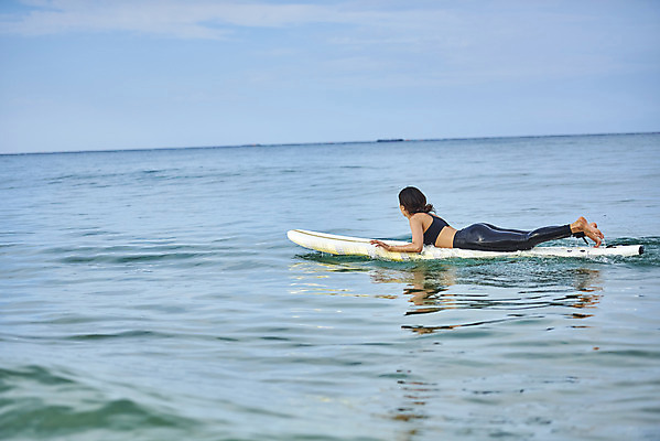 포토 JPG 주간 전신 라이프스타일 여자 수영복 엎드리기 스포츠 바다 휴가 한명 20대 성인 취미 해변 야외 옆모습 여름 레포츠 청춘 운동 한국인 서핑보드 서핑 익스트림스포츠 양양군 하조대해수욕장 성인여자한명만 액티비티 국내포토 자연요소 1 옷 계절 뷰포인트 컨셉 모션 레저 건강 사람 동양인 청년 생활 수상스포츠 보드_스포츠 해수욕장 강원도 양양 여자한명만 성인여자만 파일형식