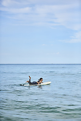 포토 JPG 주간 전신 라이프스타일 여자 수영복 엎드리기 스포츠 바다 휴가 한명 20대 성인 취미 해변 야외 옆모습 여름 레포츠 청춘 운동 한국인 서핑보드 서핑 익스트림스포츠 양양군 하조대해수욕장 성인여자한명만 액티비티 국내포토 자연요소 1 옷 계절 뷰포인트 컨셉 모션 레저 건강 사람 동양인 청년 생활 수상스포츠 보드_스포츠 해수욕장 강원도 양양 여자한명만 성인여자만 파일형식