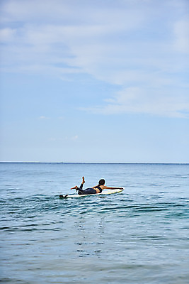 포토 JPG 주간 전신 라이프스타일 여자 수영복 엎드리기 스포츠 바다 휴가 한명 20대 성인 취미 해변 야외 옆모습 여름 레포츠 청춘 운동 한국인 서핑보드 서핑 익스트림스포츠 양양군 하조대해수욕장 성인여자한명만 액티비티 국내포토 자연요소 1 옷 계절 뷰포인트 컨셉 모션 레저 건강 사람 동양인 청년 생활 수상스포츠 보드_스포츠 해수욕장 강원도 양양 여자한명만 성인여자만 파일형식