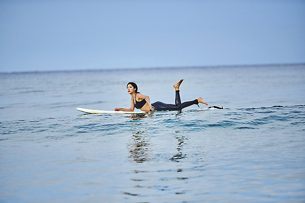 포토 JPG 주간 전신 라이프스타일 여자 수영복 엎드리기 스포츠 바다 휴가 한명 20대 성인 취미 해변 야외 옆모습 여름 레포츠 청춘 운동 한국인 서핑보드 서핑 익스트림스포츠 양양군 하조대해수욕장 성인여자한명만 액티비티 국내포토 자연요소 1 옷 계절 뷰포인트 컨셉 모션 레저 건강 사람 동양인 청년 생활 수상스포츠 보드_스포츠 해수욕장 강원도 양양 여자한명만 성인여자만 파일형식