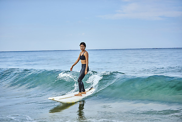 포토 JPG 주간 전신 라이프스타일 여자 수영복 스포츠 파도 바다 휴가 한명 서기 20대 성인 취미 해변 야외 앞모습 여름 레포츠 청춘 운동 한국인 서핑보드 서핑 익스트림스포츠 양양군 하조대해수욕장 성인여자한명만 액티비티 국내포토 자연요소 1 옷 계절 뷰포인트 컨셉 모션 레저 건강 사람 동양인 청년 생활 수상스포츠 보드_스포츠 해수욕장 강원도 양양 여자한명만 성인여자만 파일형식
