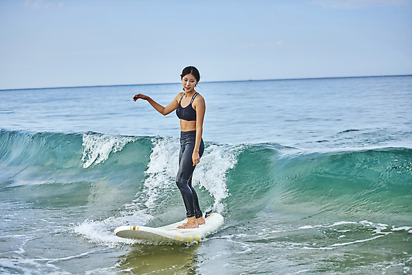 포토 JPG 주간 전신 라이프스타일 여자 수영복 스포츠 파도 바다 휴가 한명 서기 20대 성인 취미 해변 야외 앞모습 여름 레포츠 청춘 운동 한국인 서핑보드 서핑 익스트림스포츠 양양군 하조대해수욕장 성인여자한명만 액티비티 국내포토 자연요소 1 옷 계절 뷰포인트 컨셉 모션 레저 건강 사람 동양인 청년 생활 수상스포츠 보드_스포츠 해수욕장 강원도 양양 여자한명만 성인여자만 파일형식