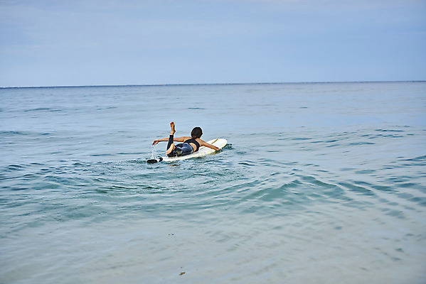 포토 JPG 주간 전신 라이프스타일 여자 수영복 엎드리기 스포츠 바다 휴가 한명 20대 성인 취미 해변 야외 뒷모습 여름 레포츠 청춘 운동 한국인 서핑보드 서핑 익스트림스포츠 양양군 하조대해수욕장 성인여자한명만 액티비티 국내포토 자연요소 1 옷 계절 뷰포인트 컨셉 모션 레저 건강 사람 동양인 청년 생활 수상스포츠 보드_스포츠 해수욕장 강원도 양양 여자한명만 성인여자만 파일형식