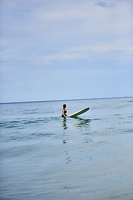 포토 JPG 주간 전신 라이프스타일 여자 수영복 스포츠 바다 휴가 한명 앉기 20대 성인 취미 해변 야외 옆모습 여름 레포츠 청춘 운동 한국인 서핑보드 서핑 익스트림스포츠 양양군 하조대해수욕장 성인여자한명만 액티비티 국내포토 자연요소 1 옷 계절 뷰포인트 컨셉 모션 레저 건강 사람 동양인 청년 생활 수상스포츠 보드_스포츠 해수욕장 강원도 양양 여자한명만 성인여자만 파일형식
