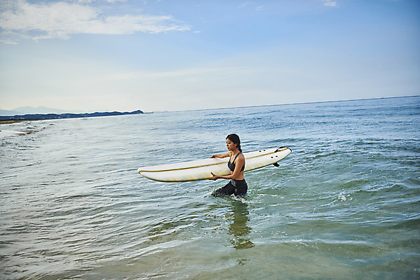 포토 JPG 주간 라이프스타일 여자 수영복 스포츠 바다 휴가 한명 서기 들기 상반신 20대 성인 취미 해변 야외 옆모습 여름 레포츠 청춘 운동 한국인 서핑보드 서핑 익스트림스포츠 양양군 하조대해수욕장 성인여자한명만 액티비티 국내포토 자연요소 1 옷 계절 뷰포인트 컨셉 모션 레저 건강 사람 동양인 청년 생활 수상스포츠 보드_스포츠 해수욕장 강원도 양양 여자한명만 성인여자만 파일형식