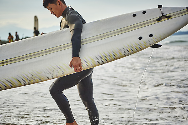 포토 JPG 주간 라이프스타일 남자 수영복 스포츠 바다 맨라이프 휴가 한명 들기 상반신 20대 성인 취미 해변 야외 옆모습 여름 레포츠 청춘 운동 걷기 한국인 서핑보드 서핑 익스트림스포츠 양양군 하조대해수욕장 성인남자한명만 액티비티 국내포토 자연요소 1 옷 계절 뷰포인트 컨셉 모션 레저 건강 사람 동양인 청년 생활 수상스포츠 보드_스포츠 해수욕장 강원도 양양 남자한명만 성인남자만 파일형식