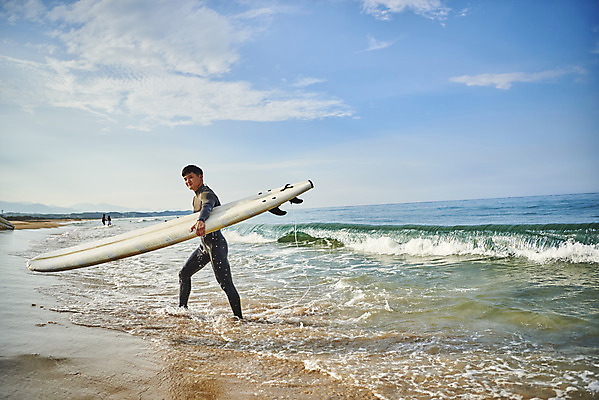 포토 JPG 주간 전신 라이프스타일 남자 수영복 스포츠 파도 바다 맨라이프 휴가 한명 들기 20대 성인 취미 해변 야외 옆모습 여름 레포츠 청춘 운동 걷기 한국인 서핑보드 서핑 익스트림스포츠 양양군 하조대해수욕장 성인남자한명만 액티비티 국내포토 자연요소 1 옷 계절 뷰포인트 컨셉 모션 레저 건강 사람 동양인 청년 생활 수상스포츠 보드_스포츠 해수욕장 강원도 양양 남자한명만 성인남자만 파일형식