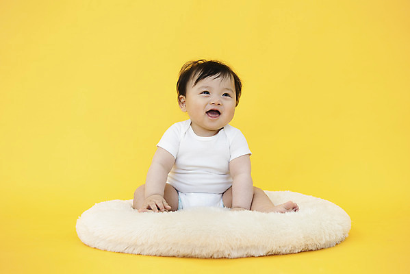 포토 JPG 스튜디오촬영 전신 응시 남자 생명 실내 방석 한명 미소 사람 앉기 앞모습 귀여움 한국인 육아 성장 아기 보호 즐거움 기저귀 노란배경 천진난만 남자아기한명만 국내포토 1 시선 감정 뷰포인트 백그라운드 컨셉 모션 표정 동양인 내부 노란색 아기용품 남자한명만 남자아기만 파일형식