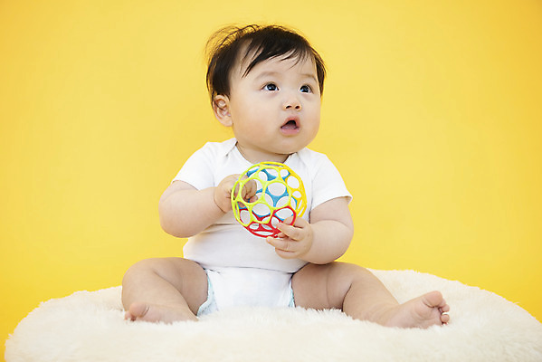 포토 JPG 스튜디오촬영 전신 남자 공 생명 실내 방석 한명 들기 사람 앉기 앞모습 장난감 귀여움 아기용품 한국인 육아 성장 아기 보호 즐거움 기저귀 노란배경 천진난만 남자아기한명만 국내포토 1 감정 뷰포인트 백그라운드 컨셉 모션 동양인 내부 노란색 오브젝트 남자한명만 남자아기만 파일형식