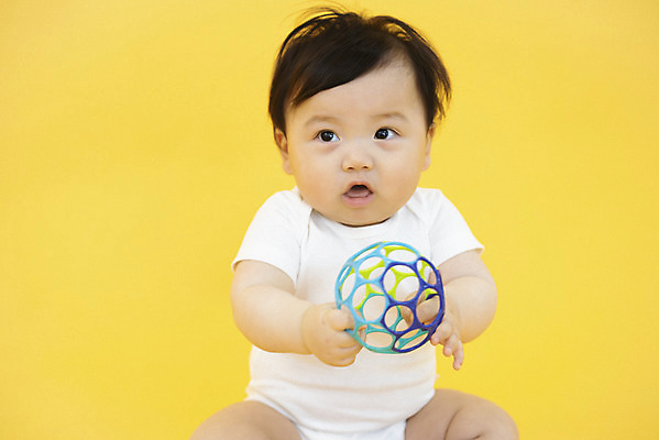 포토 JPG 스튜디오촬영 남자 공 생명 실내 한명 들기 사람 앉기 상반신 앞모습 장난감 귀여움 아기용품 한국인 육아 성장 아기 보호 즐거움 노란배경 천진난만 남자아기한명만 국내포토 1 감정 뷰포인트 백그라운드 컨셉 모션 동양인 내부 노란색 오브젝트 남자한명만 남자아기만 파일형식